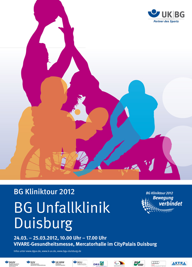 Ein Plakat für die BG Kliniktour 2012 in der BG Unfallklinik Duisburg. Im Vordergrund sind bunte Silhouetten von Menschen in aktiven Posen abgebildet. Oben rechts ist das Logo der UK/BG mit dem Slogan 'Bewegung verbindet'. Unten sind Details zur Veranstaltung aufgeführt: 24.03. - 25.03.2012, 10.00 Uhr - 17.00 Uhr, bei der VIVARE-Gesundheitsmesse in der Mercatorhalle im CityPalais Duisburg. Unten sind Logos von Sponsoren und Partnern zu sehen.