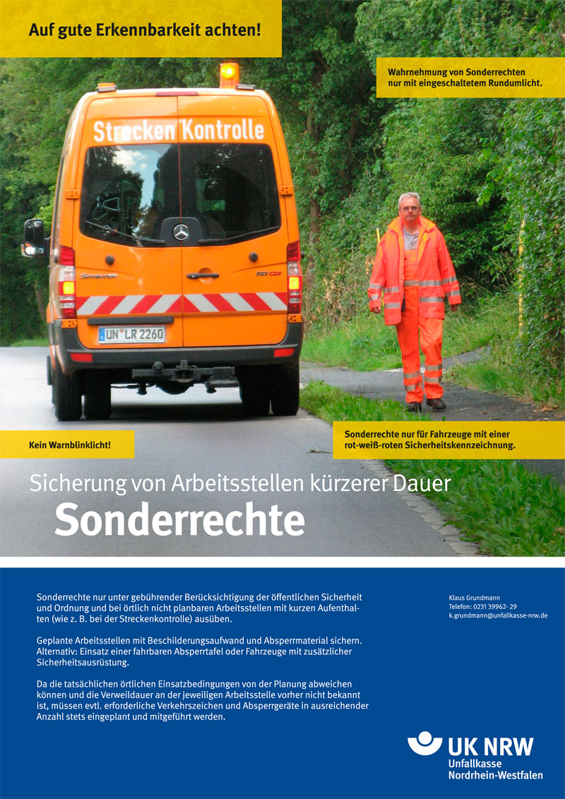 Ein Fahrzeug mit der Aufschrift 'Strecken Kontrolle' steht auf einer Straße, der Fahrer trägt orangefarbene Sicherheitskleidung. Neben dem Fahrzeug läuft eine weitere Person in ähnlicher Sicherheitskleidung. Oben steht 'Auf gute Erkennbarkeit achten!'. Zentraler Text lautet: 'Sicherung von Arbeitsstellen kürzerer Dauer. Sonderrechte'. Es handelt sich um eine Informationskampagne der Unfallkasse Nordrhein-Westfalen, die sich auf Arbeitsschutz und Prävention konzentriert.