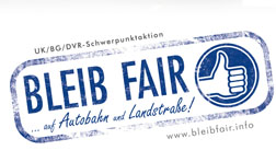 Ein blaues Logo auf weißem Hintergrund mit dem Text 'Bleib Fair ... auf Autobahn und Landstraße!' und einem Daumen-hoch-Symbol. Das Logo gehört zur UK/BG/DVR-Schwerpunktaktion, die sich auf Arbeitsschutz und Prävention im Straßenverkehr fokussiert. Die Webseite www.bleibfair.info wird ebenfalls erwähnt.
