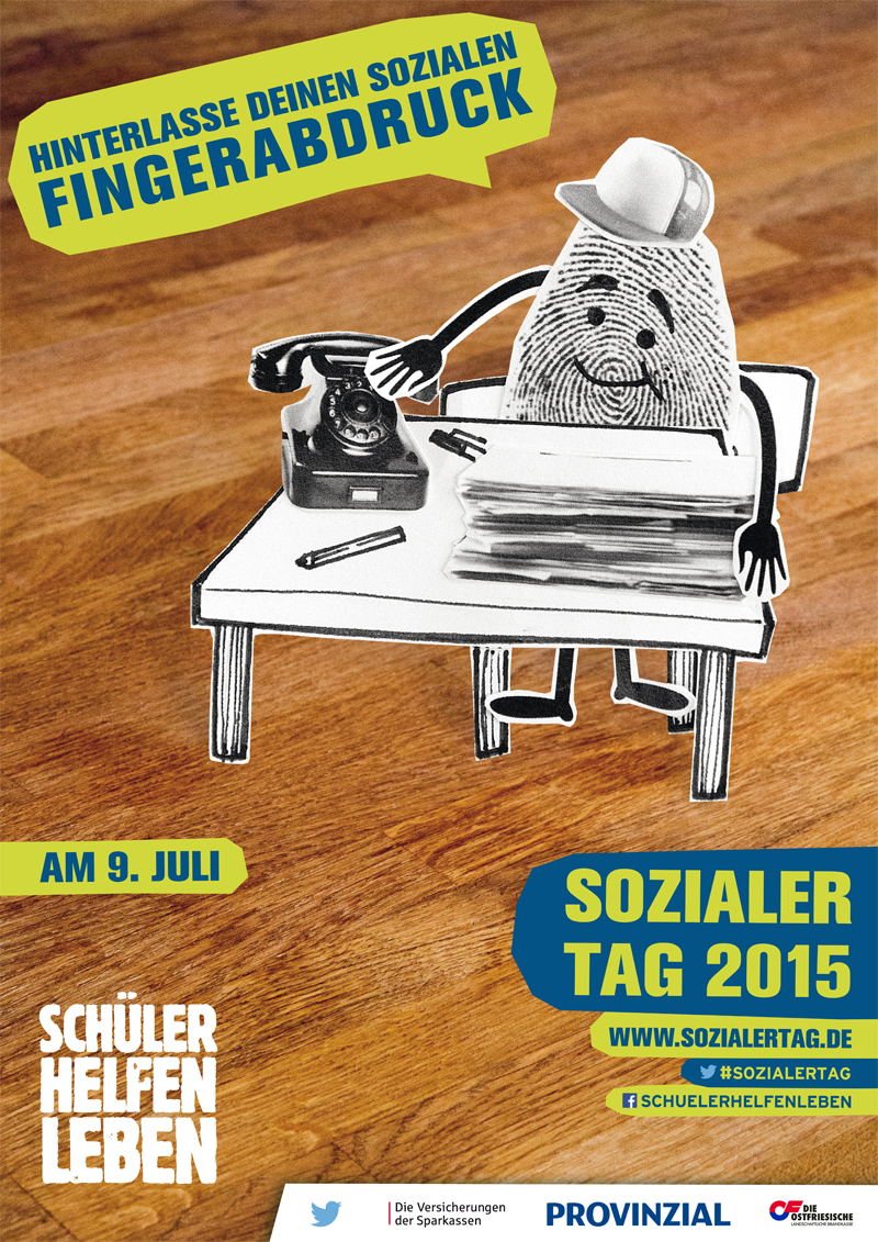 Das Poster zeigt einen anthropomorphen Fingerabdruck mit Gesicht, Armen und Beinen, der an einem Schreibtisch sitzt und einen Telefonhörer hält. Oben steht in gelber und blauer Schrift auf rotem Hintergrund: 'Hinterlasse deinen sozialen Fingerabdruck'. Unten auf dem blauen Banner steht: 'Am 9. Juli' und rechts auf gelbem Hintergrund 'Sozialer Tag 2015'. Die Logos von 'Schüler Helfen Leben', 'Provinzial' und einem weiteren Sponsor sind am unteren Rand zu sehen. Das Bild thematisiert Engagement und wohltätige Arbeit, passend zur Unfallkasse NRW im Kontext von Arbeitsschutz und Prävention.