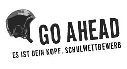 Das Bild zeigt das Logo des Schulwettbewerbs 'Go Ahead'. Es ist ein stilisierter Motorradhelm abgebildet, daneben steht der Schriftzug 'GO AHEAD' in großen Buchstaben. Darunter befindet sich der Text 'Es ist dein Kopf. Schulwettbewerb'. Der Wettbewerb scheint einen Fokus auf Arbeitsschutz und Prävention im Kontext der Unfallkasse NRW zu legen.