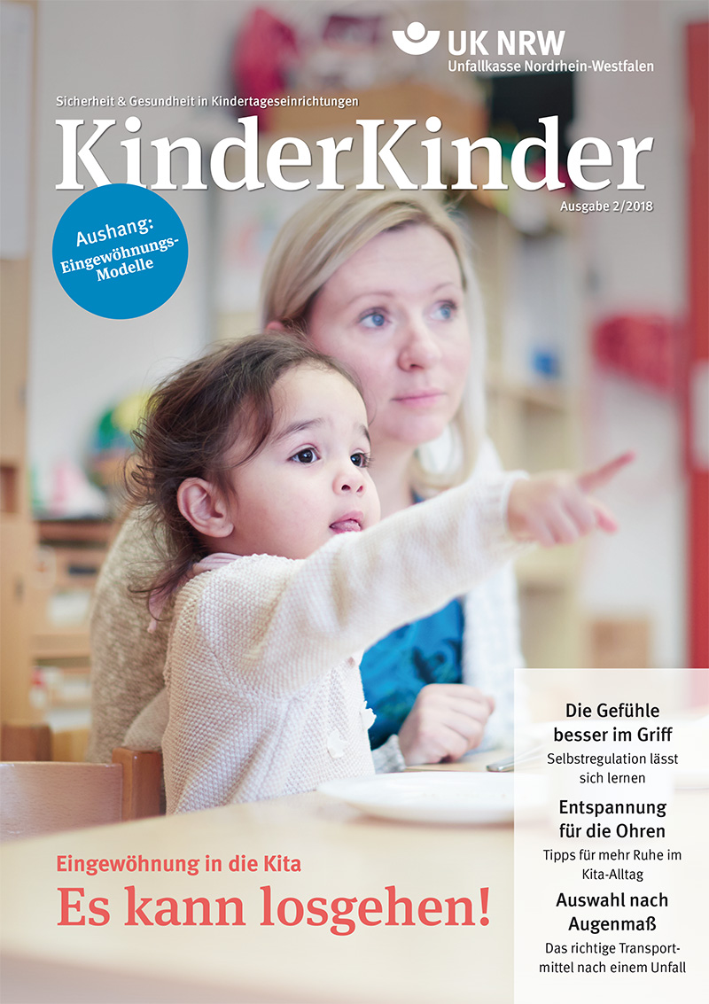 Cover des Magazins 'KinderKinder' der Unfallkasse NRW, Ausgabe 2/2018. Es zeigt eine Frau und ein Kind in einem Kindergarten. Das Kind sitzt im Vordergrund, während die Frau es aufmerksam anschaut. Der Hintergrund ist unscharf. Der Text auf dem Cover betont Themen wie Eingewöhnung in Kitas, emotionale Sicherheit, und Gesundheit. Das Logo der Unfallkasse Nordrhein-Westfalen befindet sich oben rechts.