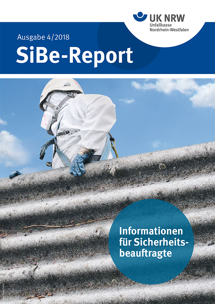Cover des SiBe-Reports der Unfallkasse NRW, Ausgabe 4/2018. Oben ein dunkelblauer Balken mit dem Logo der UK NRW und der Aufschrift 'SiBe-Report'. Darunter ein Bild einer Person in einem weißen Schutzanzug und Schutzhelm, die sich hinter einer Wellblechplatte befindet. Im Vordergrund steht in einem blauen Kreis 'Informationen für Sicherheitsbeauftragte'. Der Fokus liegt auf Arbeitsschutz und Prävention.