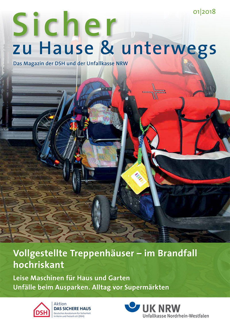 Das Titelbild des Magazins 'Sicher zu Hause & unterwegs' von der DSH und der Unfallkasse NRW zeigt ein vollgestelltes Treppenhaus. Im Vordergrund stehen zwei Kinderwagen. Der Fokus liegt auf Arbeitsschutz und Prävention, besonders in Bezug auf potenzielle Brandgefahren durch blockierte Fluchtwege. Die Ausgabenummer 01/2018 ist oben rechts angegeben. Der Titel thematisiert Sicherheitsaspekte im Haushalt und auf Wegen.