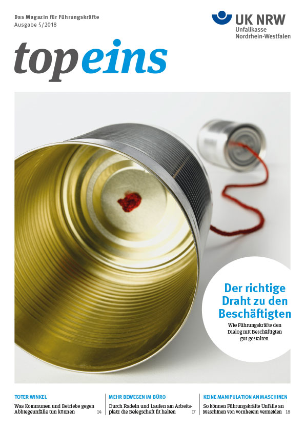 Das Cover der Zeitschrift 'topeins' der Unfallkasse NRW zeigt eine aufgeschnittene Dose mit einem roten Faden, der herausragt. Im Hintergrund sind unscharf weitere Dosen zu sehen. Rechts steht ein Text in einem blauen Kreis: 'Der richtige Draht zu den Beschäftigten'. Oben links sind Titel und Ausgabennummer der Zeitschrift. Das Thema Arbeitsschutz und Prävention wird visuell dargestellt.