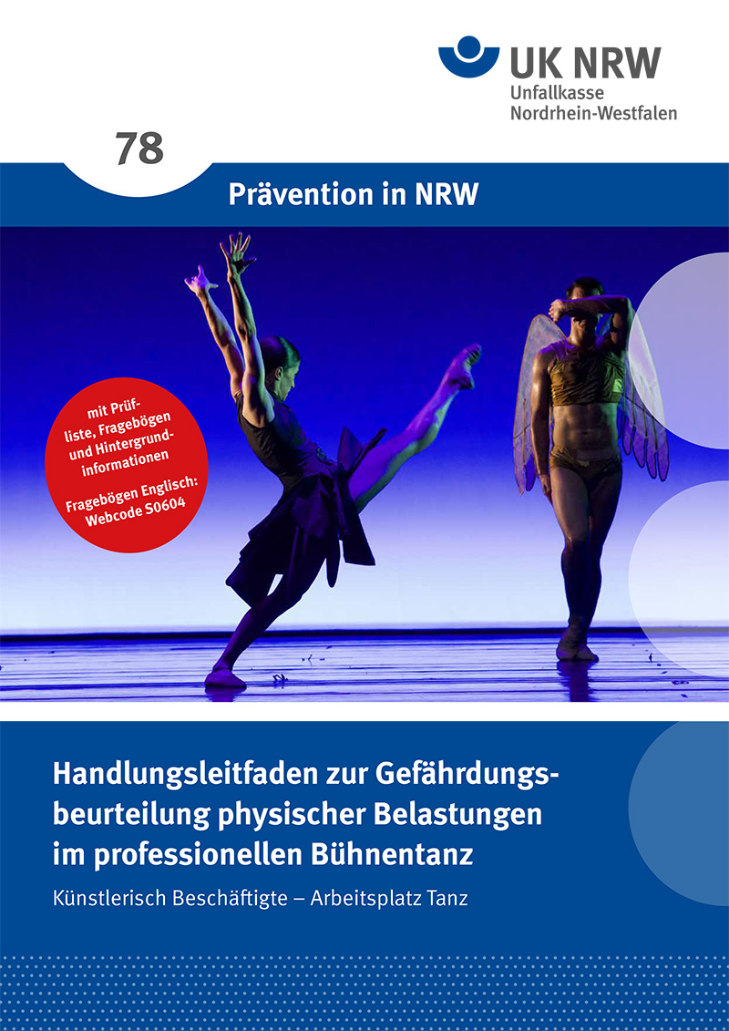 Zwei Tänzer in Bewegung auf einer Bühne. Vordergrund: Ein blauer Textbereich mit dem Titel 'Handlungsleitfaden zur Gefährdungsbeurteilung physischer Belastungen im professionellen Bühnentanz'. Oben links ist die Nummer 78 angegeben. Oben rechts das Logo der Unfallkasse Nordrhein-Westfalen. Ein lilafarbener Kreis verweist auf prüf- und hintergrundinformationen. Kontext: Arbeitsschutz und Prävention im Bühnentanz.