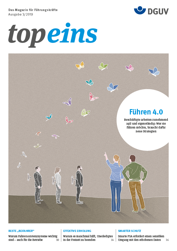 Das Bild zeigt eine Gruppe von Menschen, die nach oben schauen und bunte Schmetterlinge beobachten. Der Hintergrund ist schlicht gehalten. Ein runder Textbereich erklärt: 'Führen 4.0 - Beschäftigte arbeiten zunehmend agil und eigenständig. Wer sie führen möchte, braucht dafür neue Strategien'. Oben sind die Logos von DGUV und das Magazin 'tapeins' zu sehen, Ausgabe 3/2019. Es befasst sich mit neuen Führungskonzepten in der Arbeitswelt und dem Arbeitsschutz, und gehört zur Unfallkasse NRW.