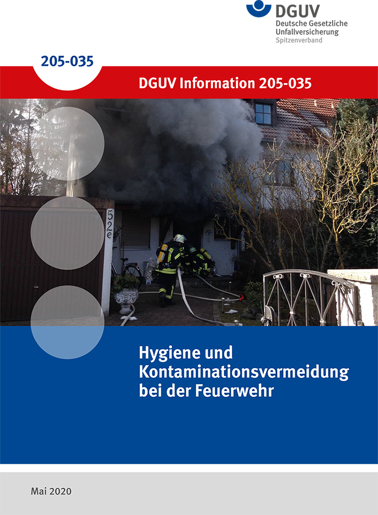 Titelblatt der DGUV Information 205-035. Zwei Feuerwehrleute in Schutzkleidung betreten ein verrauchtes Gebäude durch eine Tür mit der Hausnummer 52e. Die Broschüre heißt 'Hygiene und Kontaminationsvermeidung bei der Feuerwehr' und wurde im Mai 2020 veröffentlicht. Oben sind das DGUV-Logo und der Titel 'DGUV Information 205-035' zu sehen.