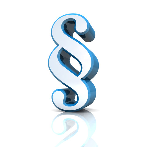 Das Bild zeigt ein blau-weißes 3D-Paragrafenzeichen auf einem weißen Hintergrund. Dieses Symbol steht für rechtliche Regelungen und Gesetze, die im Kontext von Arbeitsschutz und Prävention durch die Unfallkasse NRW relevant sind. Die Gestaltung des Zeichens mit Schattenwurf verleiht ihm ein modernes, dreidimensionales Aussehen, das die Bedeutung von gesetzlichen Regelungen im Arbeitsschutz hervorhebt.