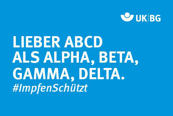 Ein blaues Poster mit weißem Text der Unfallkasse NRW. Oben rechts befindet sich das Logo der UK und BG mit einem stilisierten Menschenbild. Der Text lautet: 'LIEBER ABCD ALS ALPHA, BETA, GAMMA, DELTA. #ImpfenSchützt'. Das Poster fördert Impfungen als Maßnahme zum Arbeitsschutz und zur Prävention von Krankheiten.