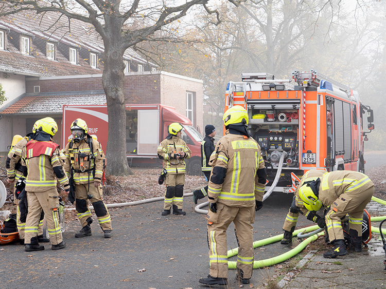 Das Bild zeigt eine Übung einer Freiwilligen Feuerwehr