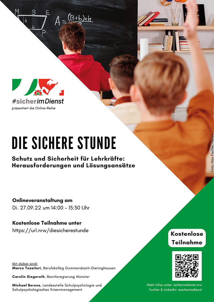 Ein Poster für die Online-Veranstaltung 'Die sichere Stunde' organisiert von der Unfallkasse NRW. Oben links das Logo #sicherimDienst. Im Hintergrund ein Lehrer, der an eine Tafel schreibt. Haupttext: 'Die sichere Stunde - Schutz und Sicherheit für Lehrkräfte: Herausforderungen und Lösungsansätze'. Termin: 27.09.22, 14:00 bis 15:30 Uhr, Teilnahme kostenfrei über die angegebene URL. Unter den Sprecher:innen: Marco Tessaroli, Carola Siegeneroth, Michael Berens.