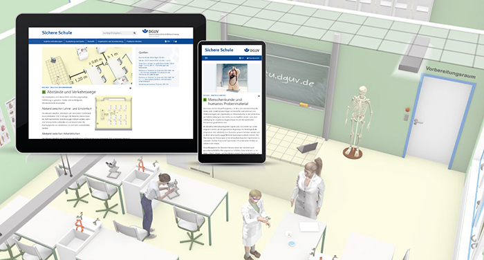 Ein Klassenzimmer mit grünlichen Wänden und einem großen Fenster. Im Vordergrund sind zwei Tablets zu sehen, die Webseiten der DGUV (Deutsche Gesetzliche Unfallversicherung) mit dem Thema 'Sichere Schule' zeigen. Auf einem Tablet ist ein Plan mit Abstandshinweisen abgebildet. Im Raum stehen zwei Erwachsene in Laborkitteln, die miteinander sprechen. Ein anatomisches Skelettmodell steht neben einer Tafel mit der Aufschrift 'www.dguv.de'. Der Raum ist mit Labormaterialien wie Reagenzgläsern und Mikroskopen ausgestattet. Eine Tür mit der Aufschrift 'Vorbereitungsraum' ist an der rechten Seite zu sehen. Das Bild vermittelt eine sichere Lernumgebung unter dem Aspekt der Unfallverhütung.