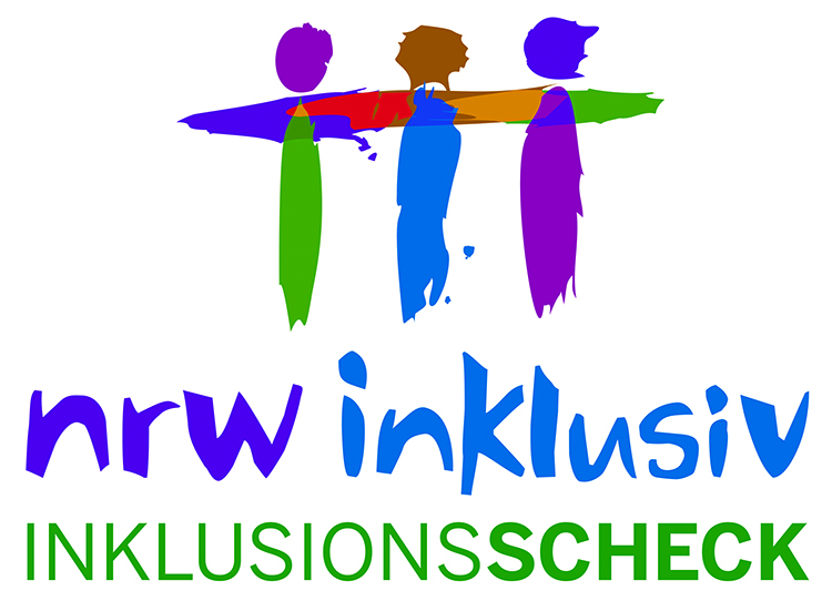Drei stilisierte, bunte Figuren nebeneinander, die sich an den Schultern berühren. Darunter steht in blauen Buchstaben 'NRW inklusiv' und in grünen Buchstaben 'INKLUSIONSSCHECK'. Das Logo repräsentiert ein Programm zur Förderung von Inklusion durch die Unfallkasse NRW, mit Fokus auf Arbeitsschutz und Prävention.
