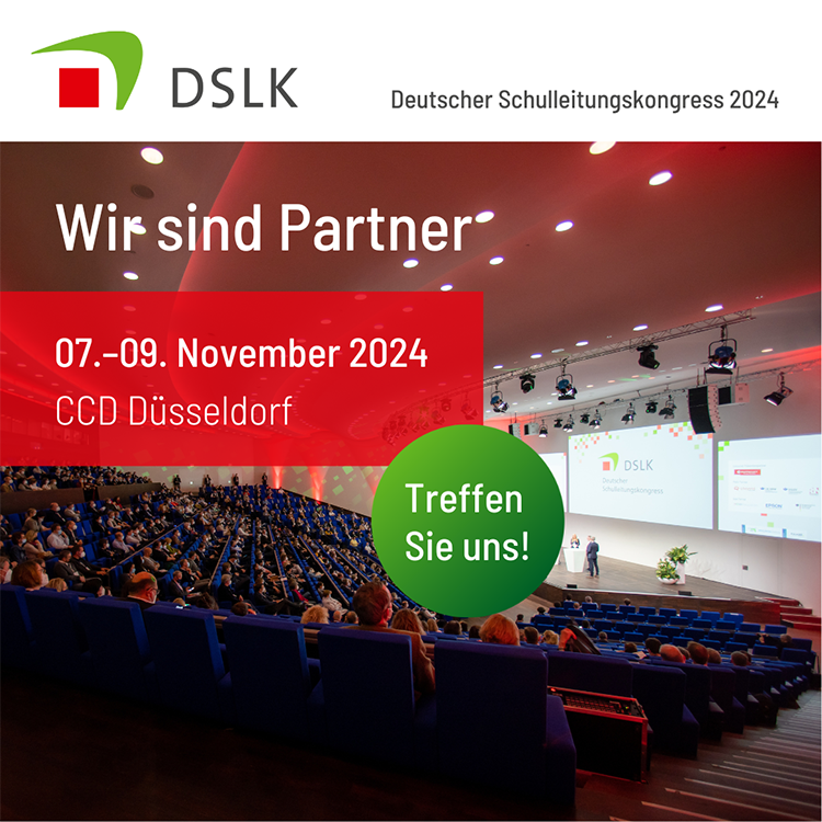 Großer Konferenzraum im CCD Düsseldorf, voll mit Teilnehmenden, die eine Präsentation auf der Bühne verfolgen. Eine Leinwand zeigt das Logo des Deutschen Schulleitungskongresses (DSLK) 2024. Text auf einem roten Hintergrund informiert über das Datum, den 07.-09. November 2024. Ein grüner Kreis mit dem Text 'Treffen Sie uns!' hebt die Einladung zur Teilnahme hervor. Relevanz für den Arbeitsschutz: Vermittlung von Wissen und besten Praktiken zur Prävention im Bildungssektor im Kontext des Deutschen Schulleitungskongresses.