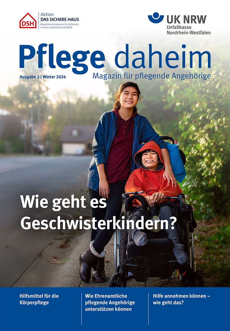 Titelbild des Magazins 'Pflege daheim'. Ein Mädchen schiebt einen Jungen im Rollstuhl durch einen herbstlichen Park. Beide lächeln. Oben sind die Logos der Aktion 'Das sichere Haus' und der Unfallkasse Nordrhein-Westfalen zu sehen. Text: 'Wie geht es Geschwisterkindern?' Weitere Themen: 'Hilfsmittel für die Körperpflege', 'Wie Ehrenamtliche pflegende Angehörige unterstützen können', und 'Alleine atmen können - wie geht das?'.