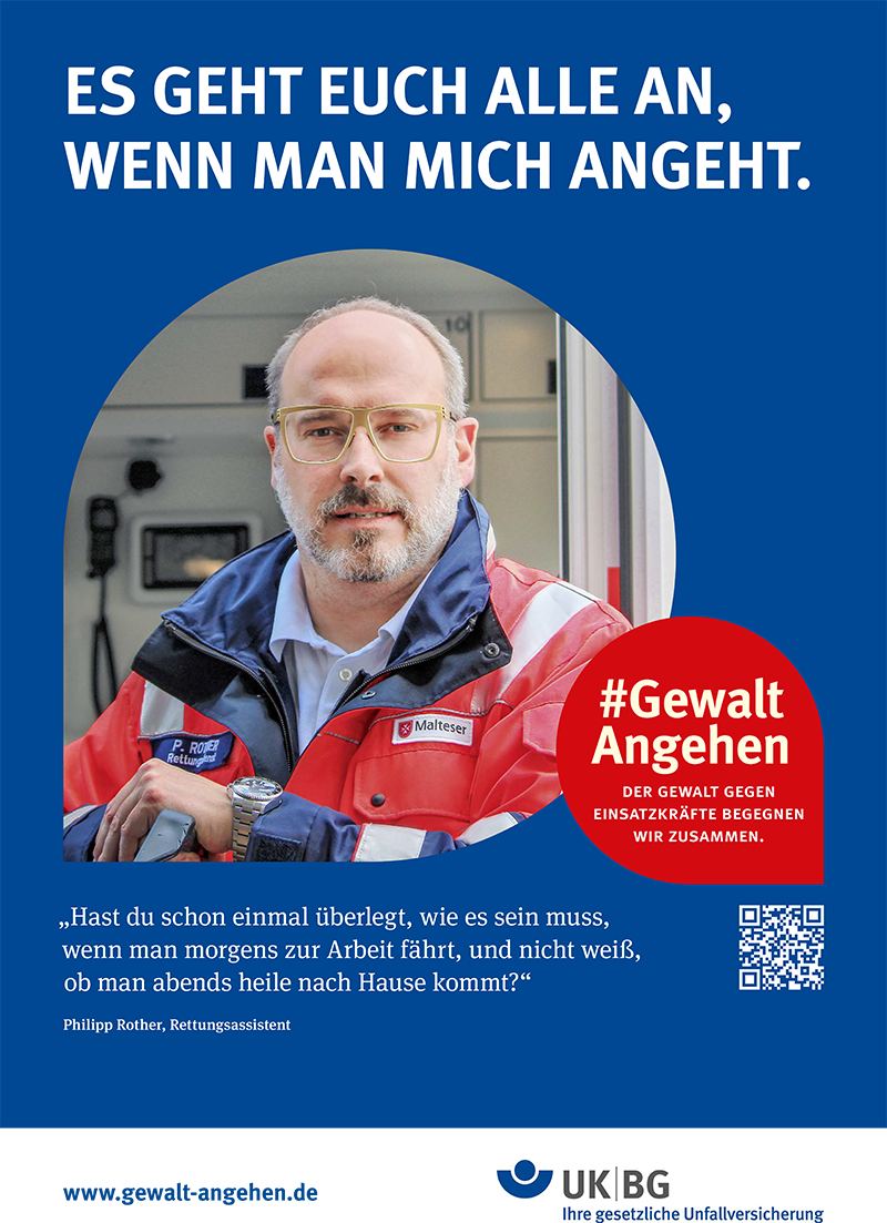 Ein Mann in einer rot-weißen Rettungsuniform steht in der Tür eines Rettungswagens. Im Bild sind Textelemente wie 'Es geht euch alle an, wenn man mich angeht.' und ein roter Kreis mit 'Gewalt angehen' zu sehen. Zudem wird ein Zitat von Philipp Rother, Rettungsassistent, gezeigt, das auf die Unsicherheit im Rettungsdienst hinweist. Das Logo der Unfallkasse Nordrhein-Westfalen ist unten rechts platziert.