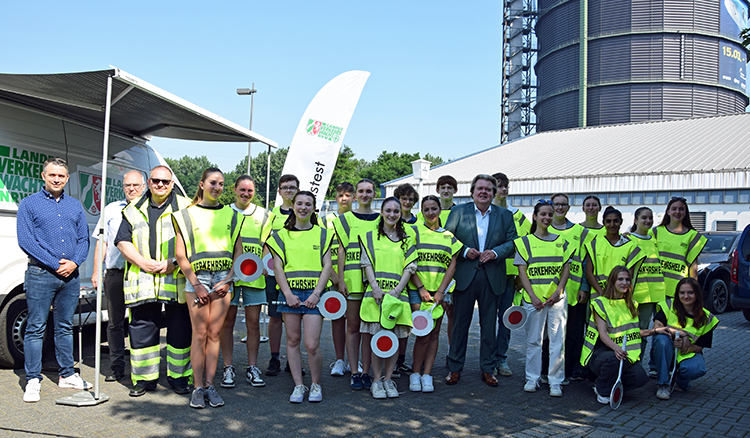 Das Bild zeigt die Gewinner des Schülerlotsenwettbewerbs 2024