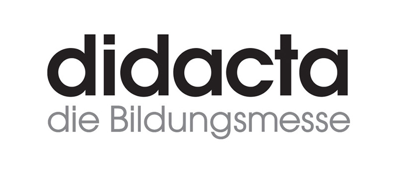 Das Bild zeigt das Logo der Didacta, einer bekannten Bildungsmesse in Deutschland. Der Text 'didacta' ist in schwarz auf weißem Hintergrund in einer modernen, schlichten Schriftart geschrieben. Darunter steht 'die Bildungsmesse' in kleinerer, grauer Schrift. Die Didacta Messe ist eine Plattform für Bildungsträger, um über aktuelle Entwicklungen und Innovationen im Bildungsbereich zu informieren. In Bezug auf die Unfallkasse NRW kann die Messe wichtige Informationen und Vorträge zu Themen wie Arbeitsschutz und Prävention im Bildungsbereich bieten.